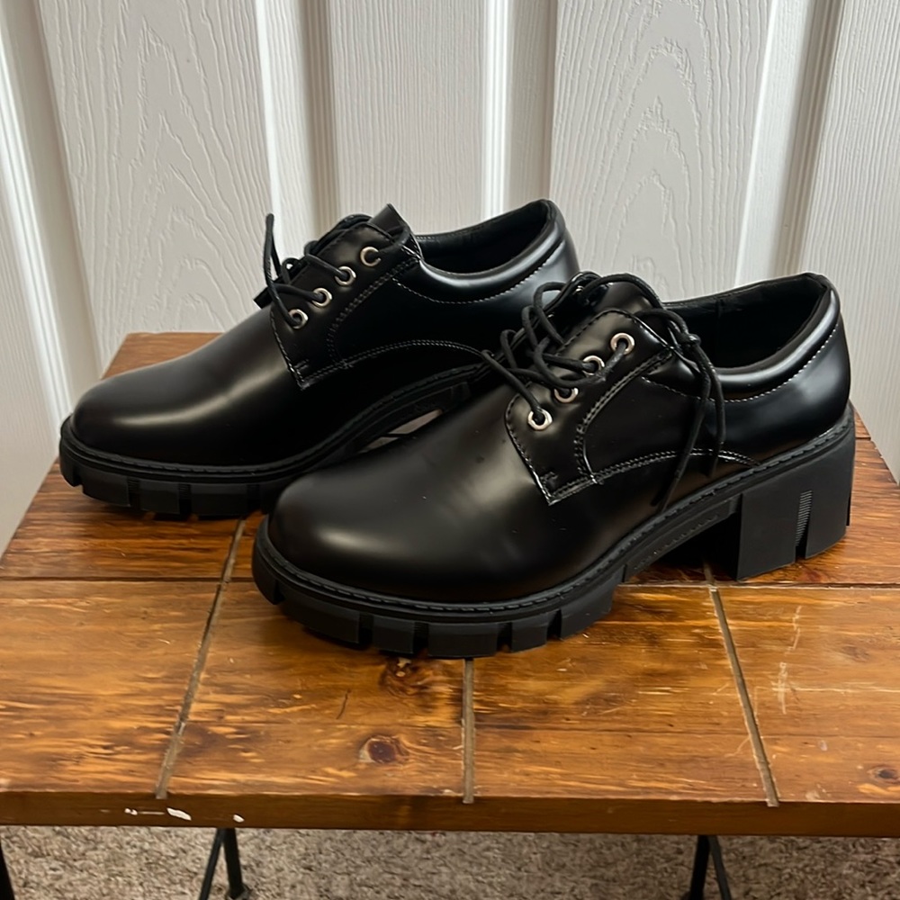 Yetier women’s lace up chunky shoe